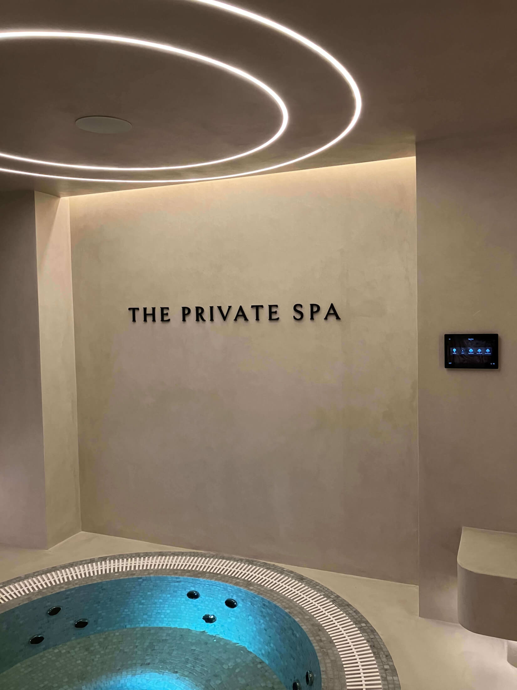 Spa Tub Showing Speakers Touchscreen 1 Scaled (1)
