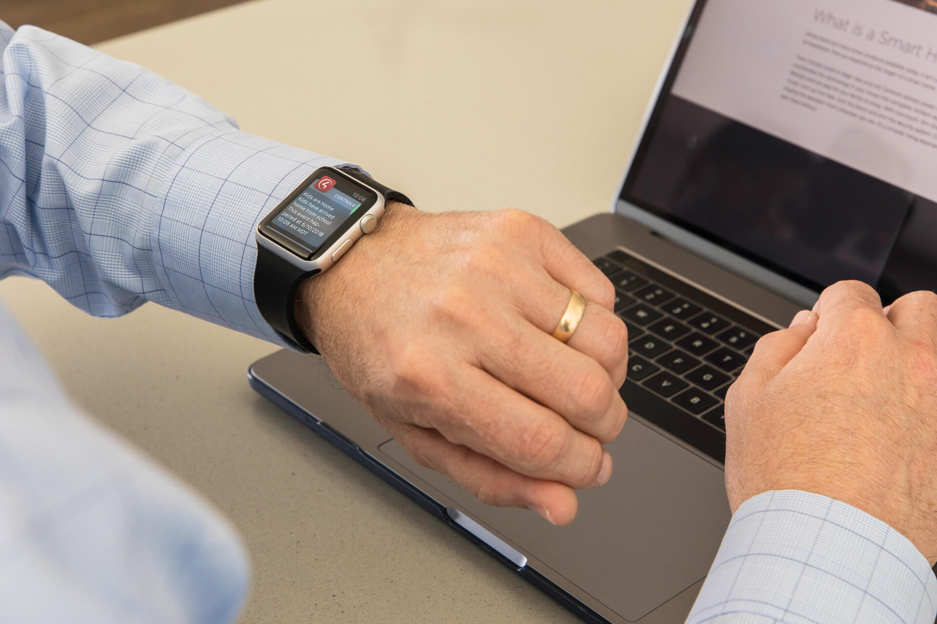 banner-security-smart-watch